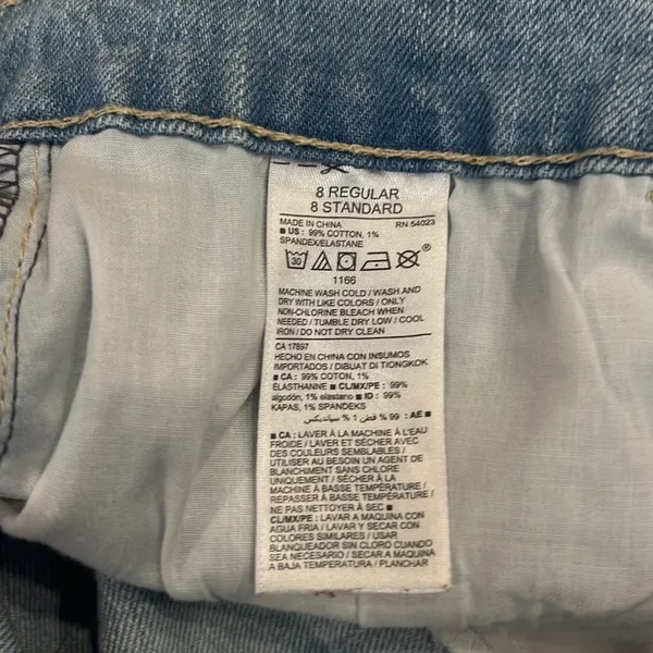 Old navy women’s distressed boyfriends Jean short size 8. - Image 7