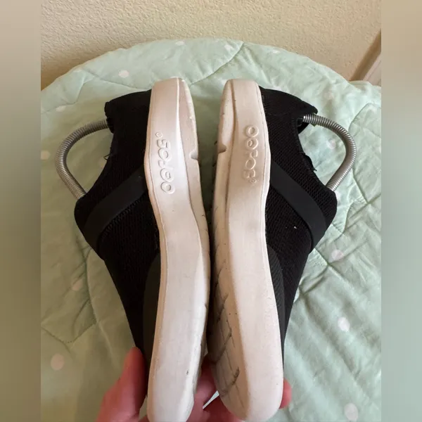 OOFOS Oomg Black Shoes Womens size 6 - Image 3