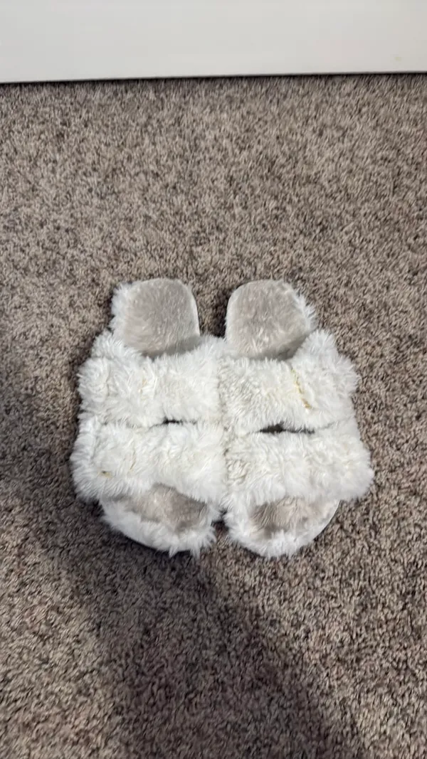 Slippers White Size 7 - Image 2