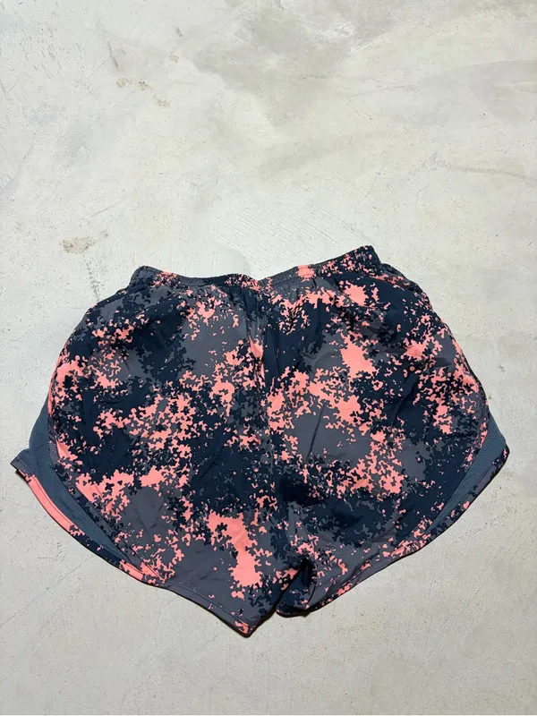 Nike Women’s Athletic Shorts in Coral Camouflage small - Image 7