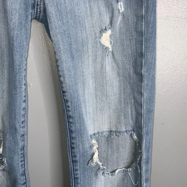 American Eagle Outfitters Light Blue Cropped Artist Ripped Jeans Size 6 - Image 4