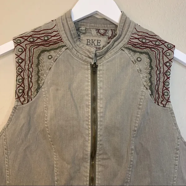 BKE Outerwear womens brown embroidered zip up pocket motorcycle vest size L - Image 3