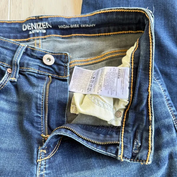 Levi’s Denizen Women’s 4S 27x28 High Rise Skinny Denim Shorts Blue - Image 3