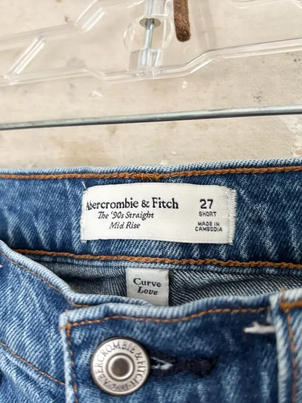 Abercrombie the 90s Straight Mid Rise Curve Love Jeans in Dark Marble - Image 3