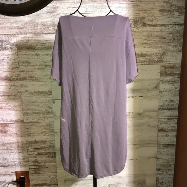 Lululemon lavender purple top slit sides active wear everyday wear size …​​ - Image 4