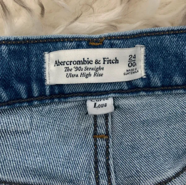 Abercrombie 90’s Straight Ultra High Rise - Image 4