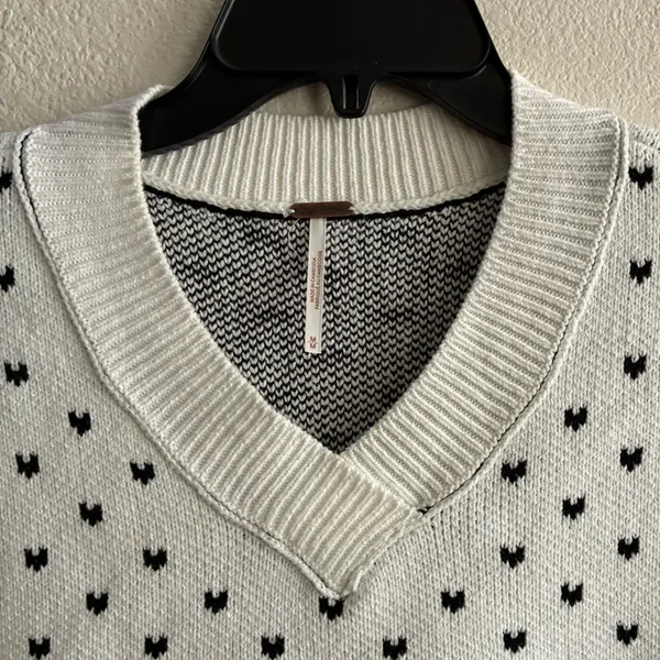 Free People Easy Street Heart Pattern V Neck Cropped Knit Sweater Vest White M - Image 10