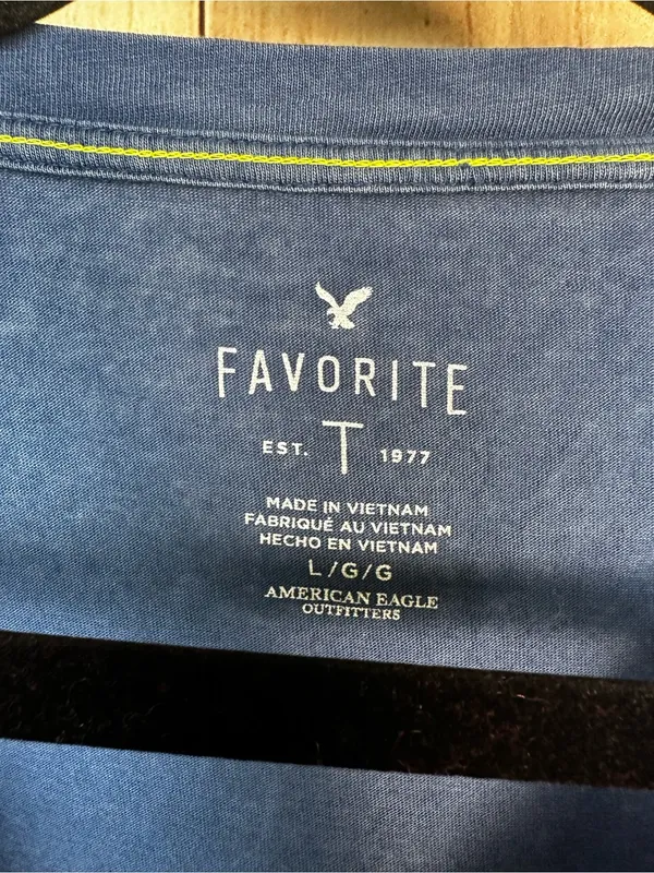 American Eagle Outfitters Favorite T Blue Short Sleeve Pocket Tee - Image 4