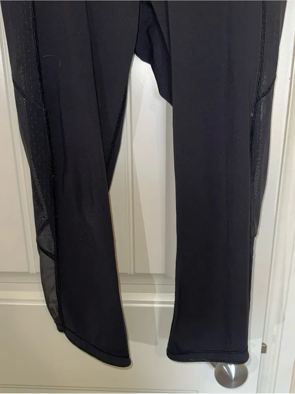 Lululemon Body Con Crop Athletic Leggings Size 8 - Image 3