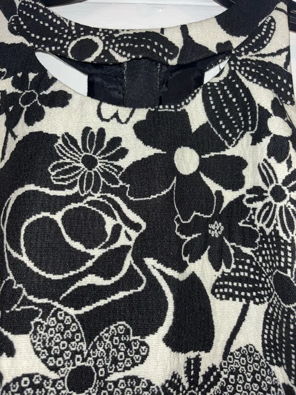 Zara Basic White Black Sleeveless Fit and Flare Dress S Floral Cut Out Back - Image 6