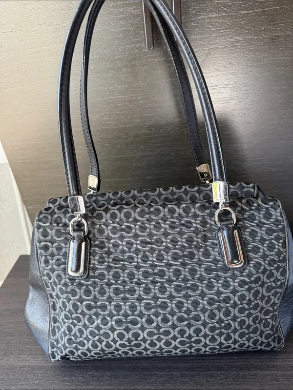 Coach Black Signature Canvas Shoulder Bag - Image 4