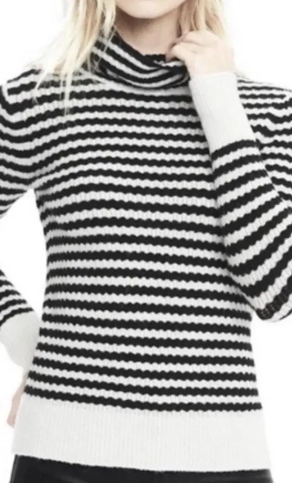 Banana Republic Italian Filpucci Yarn Turtleneck Sweater Small Black Beige⁠ - Image 2