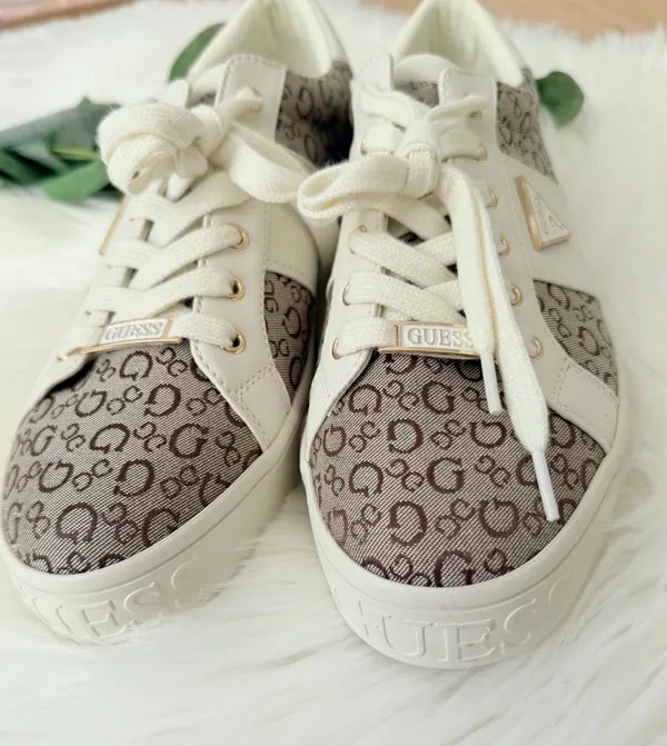 New GUESS Women's Logo Print Low-Top Sneakers, Size 10 - Image 3