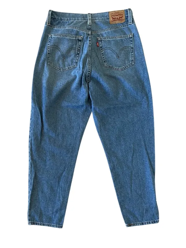 Levi’s High Waisted Mom Jeans Size 30 - Image 4