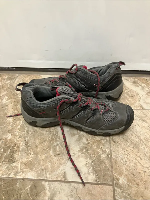 Keen Koven Gray and red hiking shoes - Image 4