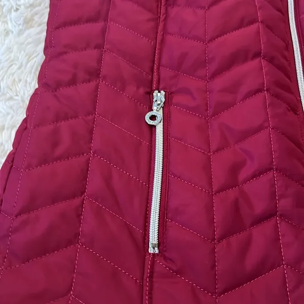 Andrew Marc Marc New York Quilted Vest Color Burgundy Size M NWOT - Image 3