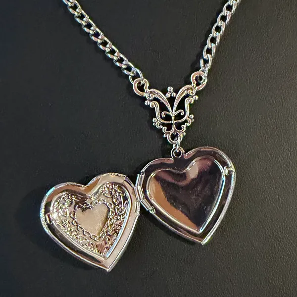 Gothic Vampire Bat Heart Locket Necklace 🩶🦇🖤 Silver - Image 4