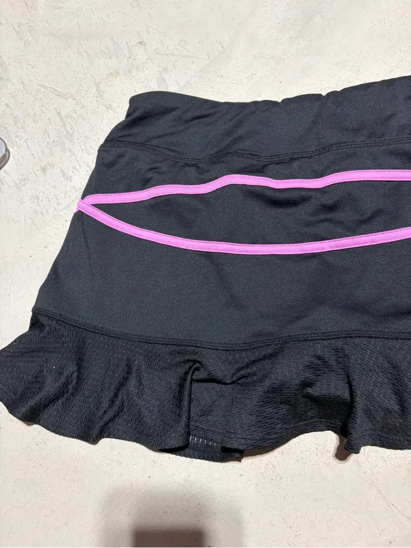 Reebok Women's Black Athletic Skort with Pink Accents medium - Image 7