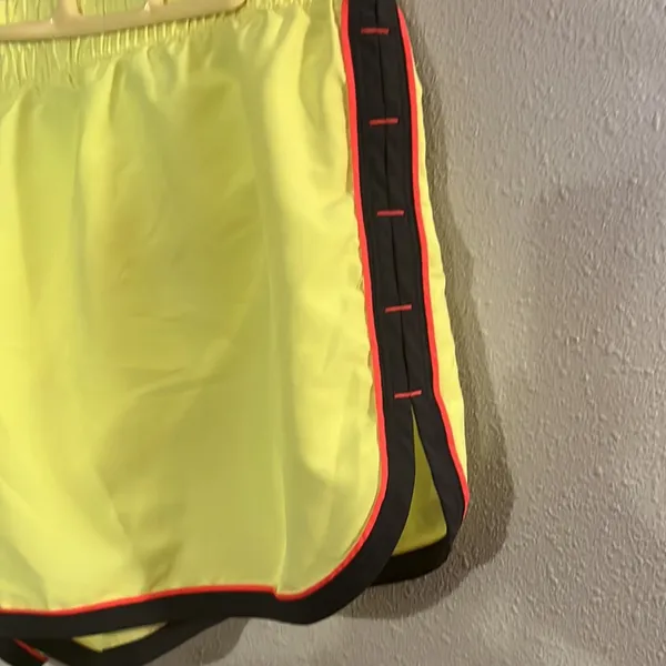 Under Armour fitted running‎ shorts with underwear, liner size large - Image 2