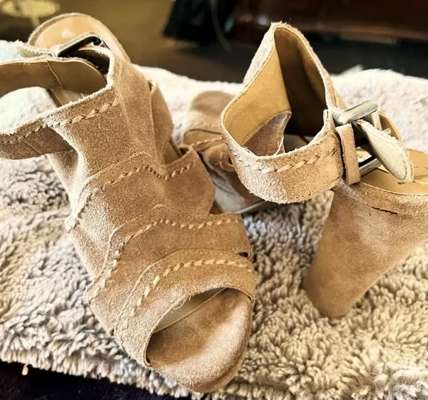 Steve Madden "Ricki" Boho Tan Suede Platform Sandals - Image 4