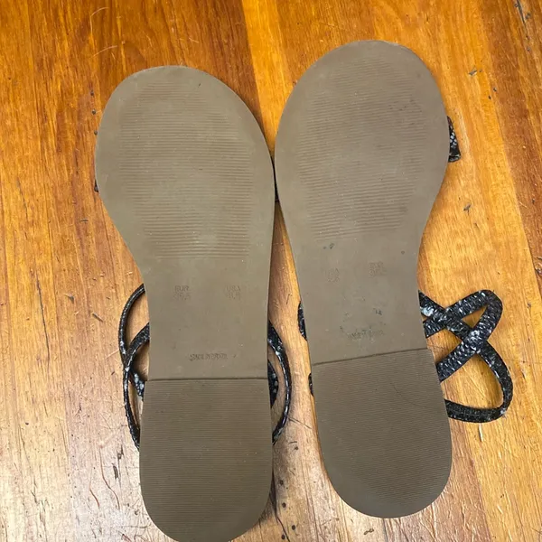 Steve Madden Black and Grey Snakeskin design Sandals - Image 2