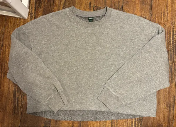 Wild Fable Cropped Sweatshirt Crewneck - Image 3