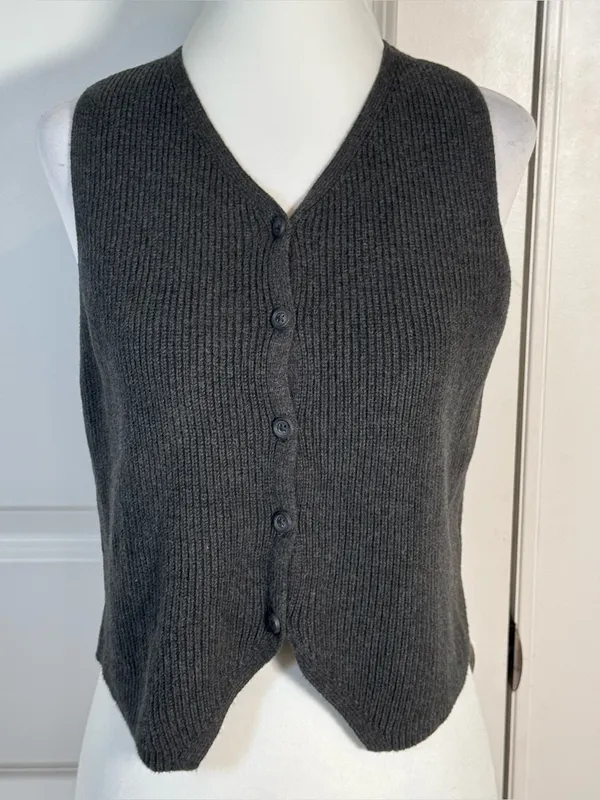 Universal Threads Sweater Vest M Grey Ribbed Button Front 90s Minimalist Preppy - Image 3