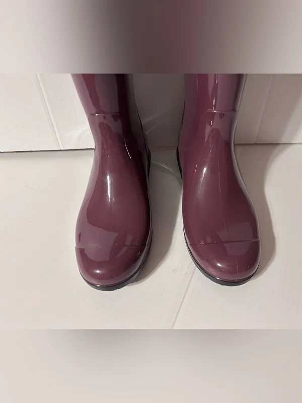 UGG Women's Plum Gloss Rain Boots size 7 - Image 4
