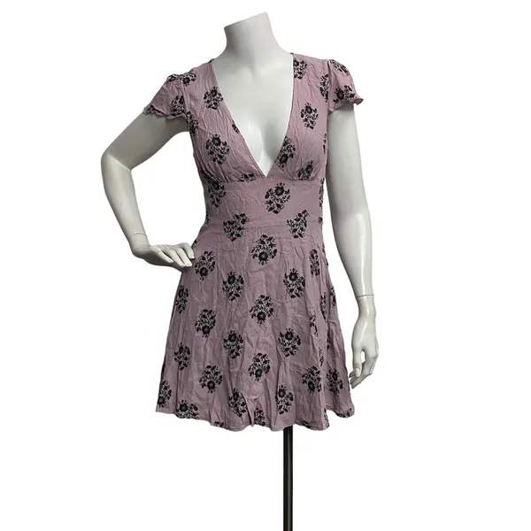 Sunday Best‎ Women's Sz 4 Lilac Floral Print Mini Dress Cap Sleeve Keyhole Back - Image 3