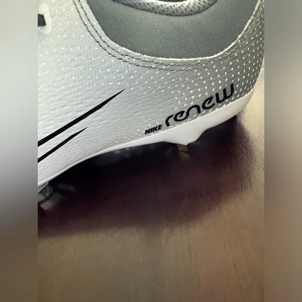 Nike Renew Softball Cleats Size 8 NWOT - Image 4