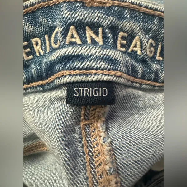 American Eagle strigid mom jeans size 4 regular - Image 5