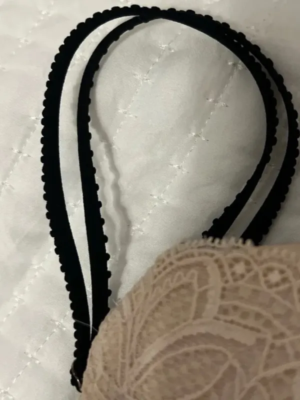 New Very Sexy Victoria's Secret Beige Lace Push-Up Bra with Black Straps 34D - Image 3