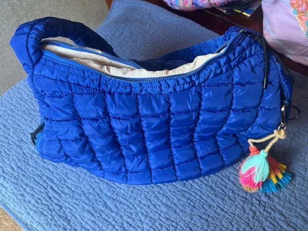 Blue puffer over the shoulder bag - Image 2