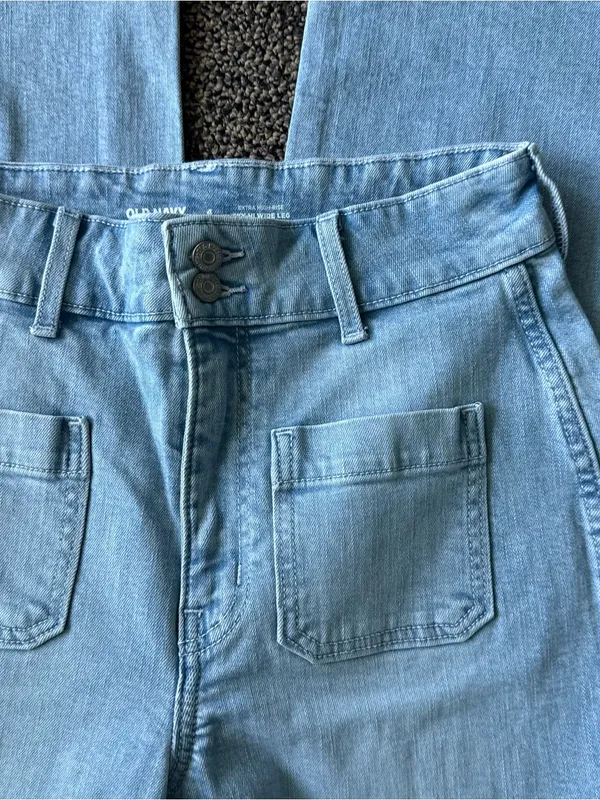 Old Navy Extra High-Rise Sky-Hi Wide Leg Light Wash Jeans - Image 3