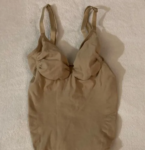 SKIMS Low Back Sculpting Bodysuit M - Image 4