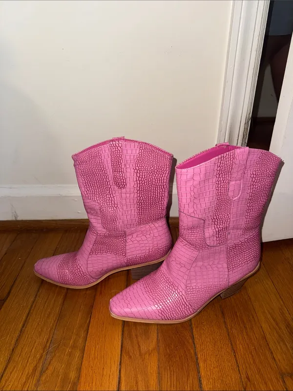 Pink Croc - Image 2