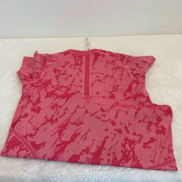 Lululemon Swiftly Tech Short Sleeve Crew Heathered Bon Bon size 8 - Image 5