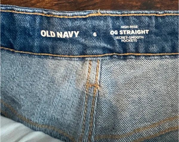 Old Navy OG Straight High-Rise Shorts - Image 3
