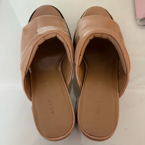 AEROSOLES ECHO platform sandals Women's Glossy Tan Mules size 7 - Image 3