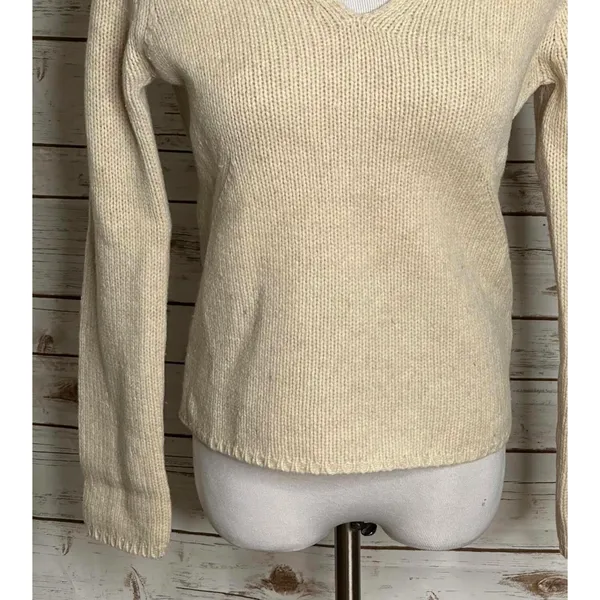 J.Crew classic cream lambswool long sleeve w/ elbow patch V-neck sweater Medium - Image 7