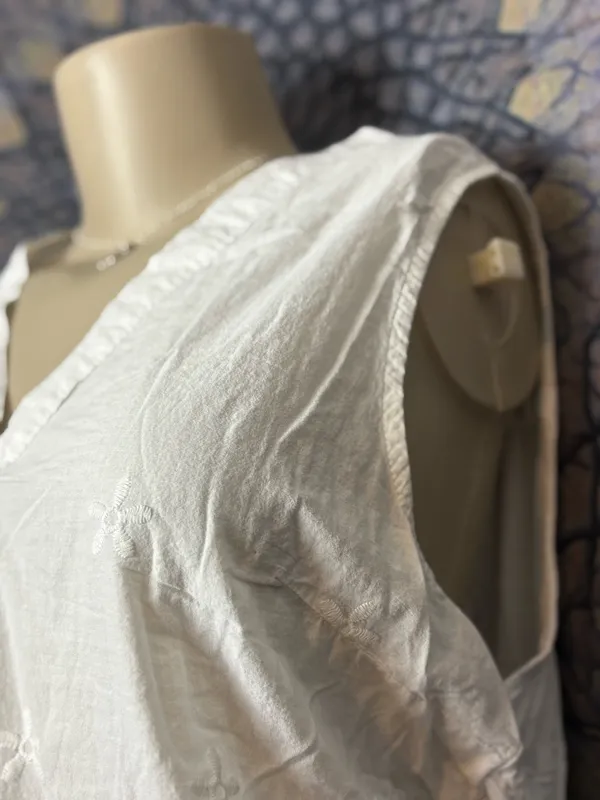 A New Day White Lace V-Neck Sleeveless Top - Image 6
