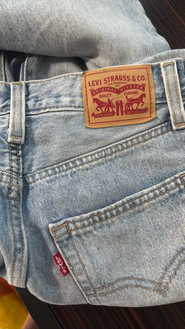 Levi’s Baggy Jeans - Image 5