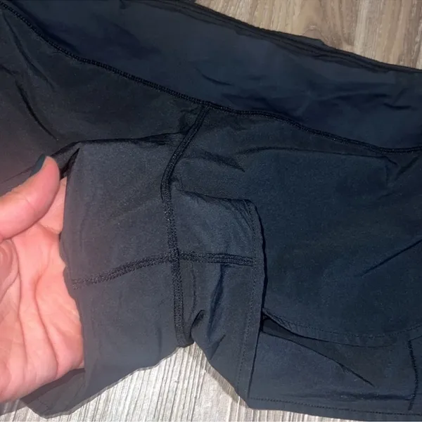 Lululemon black shorts - Image 6