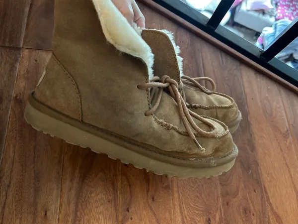 UGG‎ Diara Slip-On Loafer Walking Boots Size 7 - Image 4