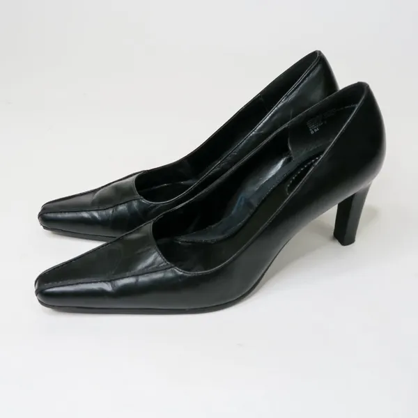 Vintage 90s Connie Black Leather Pumps - Image 2
