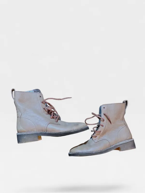 Clarks Women's Brown Lace-Up Faux Fur Ankle Boots - Image 7