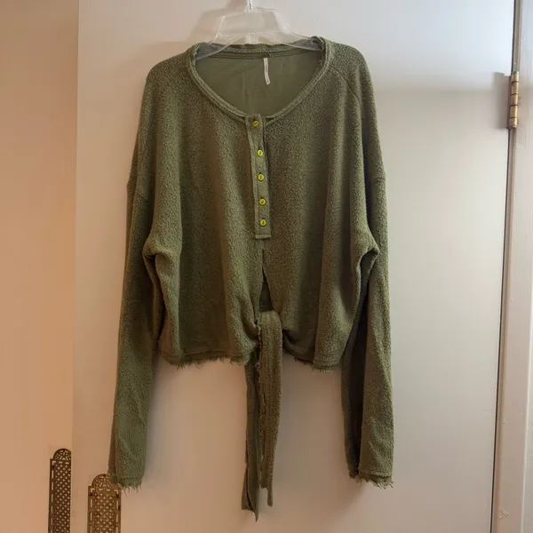 Free people Emma Henley tie green knit top dirty martini size small - Image 3