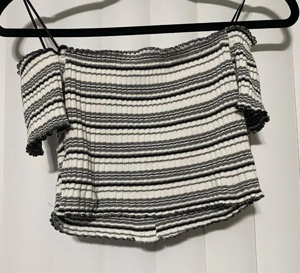 Love Tree black/White off the shoulder crop top - Image 6