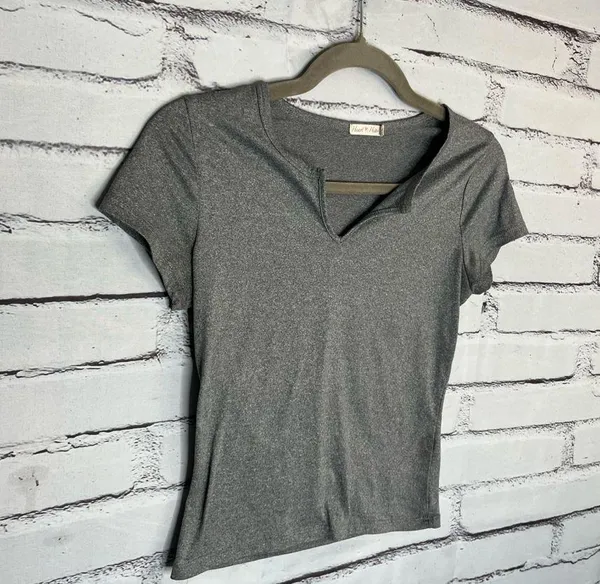 Heart Hips Gray Crop Cut Out T-Shirt V Neck Y2K SZ S Short Sleeve Top Fitted - Image 3