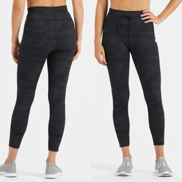 Vuori Daily Legging Black Camo Size S 25” Inseam Drawstring - Image 3